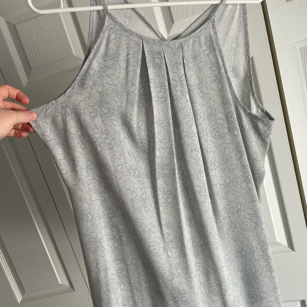 Violet & Claire Gray Sleeveless Pleated Tank Top